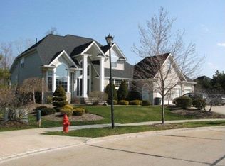 386 Kirkshire Ct, Highland Heights, OH 44143