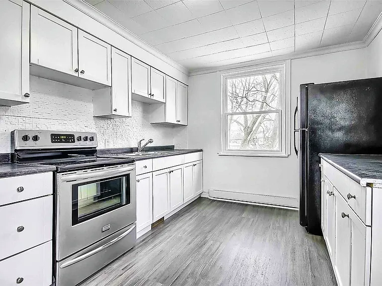 358 Gill St #UPPER — Photo 1