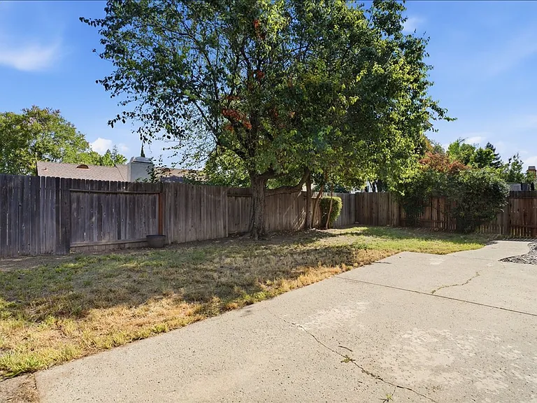 604 Hovey Way — Photo 24