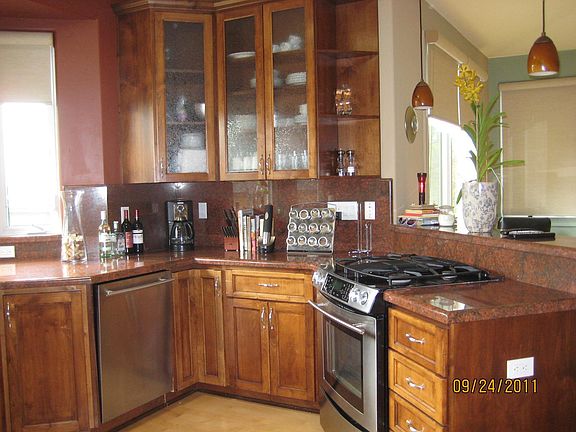 2nd image of 106 Vineyard Ct