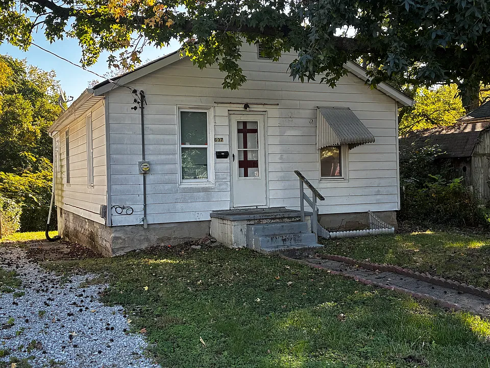 607 Lampert St