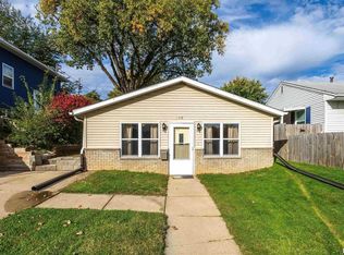 138 5th St, Silvis, IL 61282