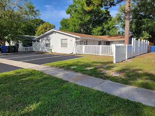 912 Lake Palms Dr Photo 1 912 Lake Palms Dr Photo 1