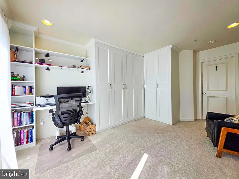 729 N Alfred St — Photo 21