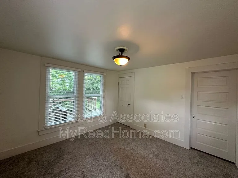 1042 Blythe St — Photo 10