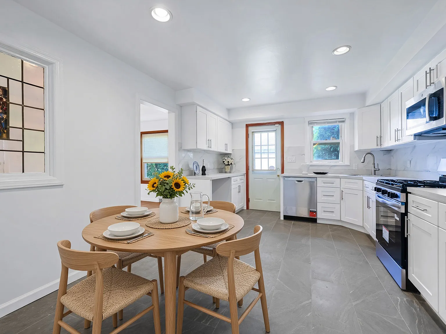 121 Manhasset Avenue — Photo 4
