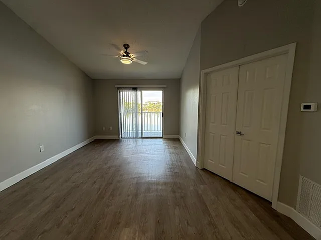 Spring Lake Apartments — Photo 178