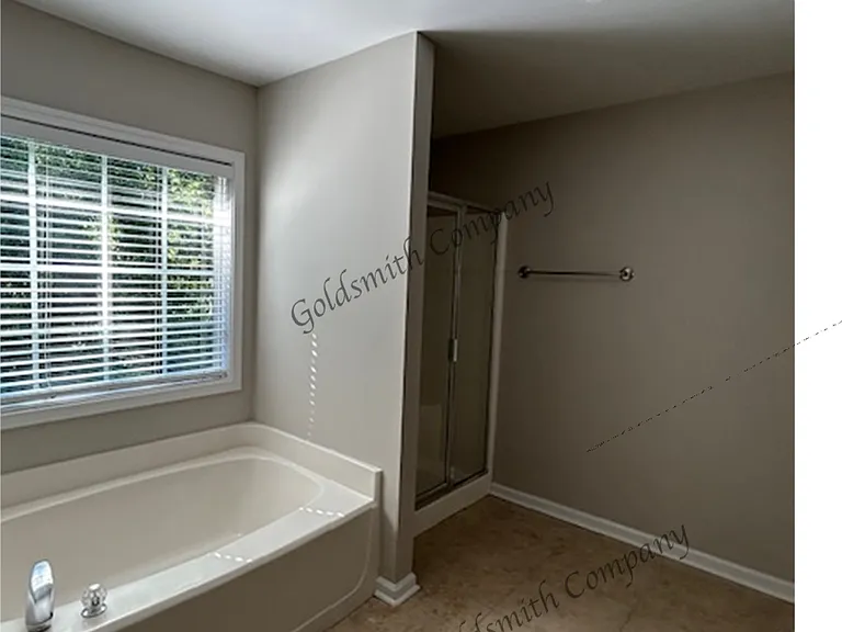 528 Collingsworth Ln — Photo 10