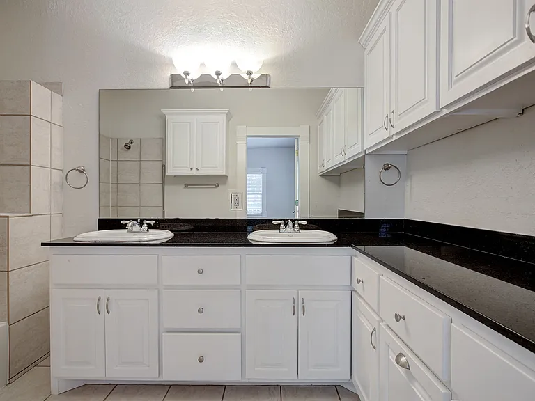 1005 Classen Blvd — Photo 6