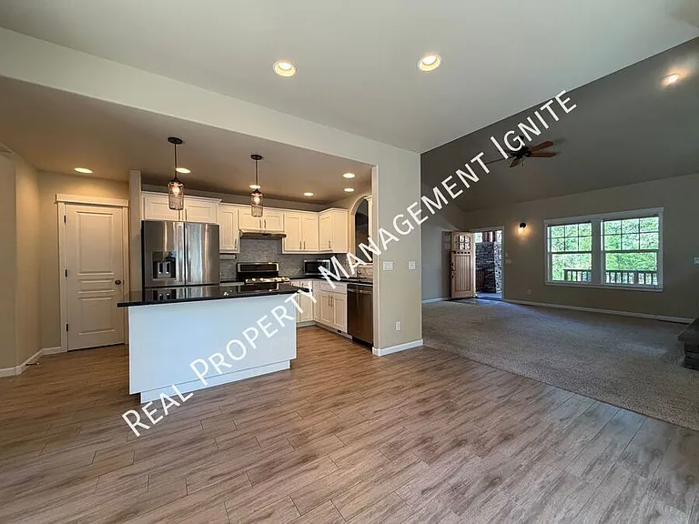 2447 NW Shields Dr — Photo 6
