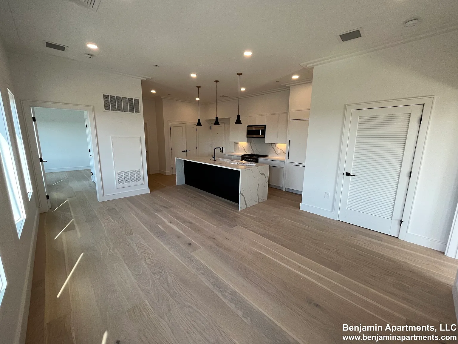 2 bed, 1030 sqft, $3,995 — Photo 3