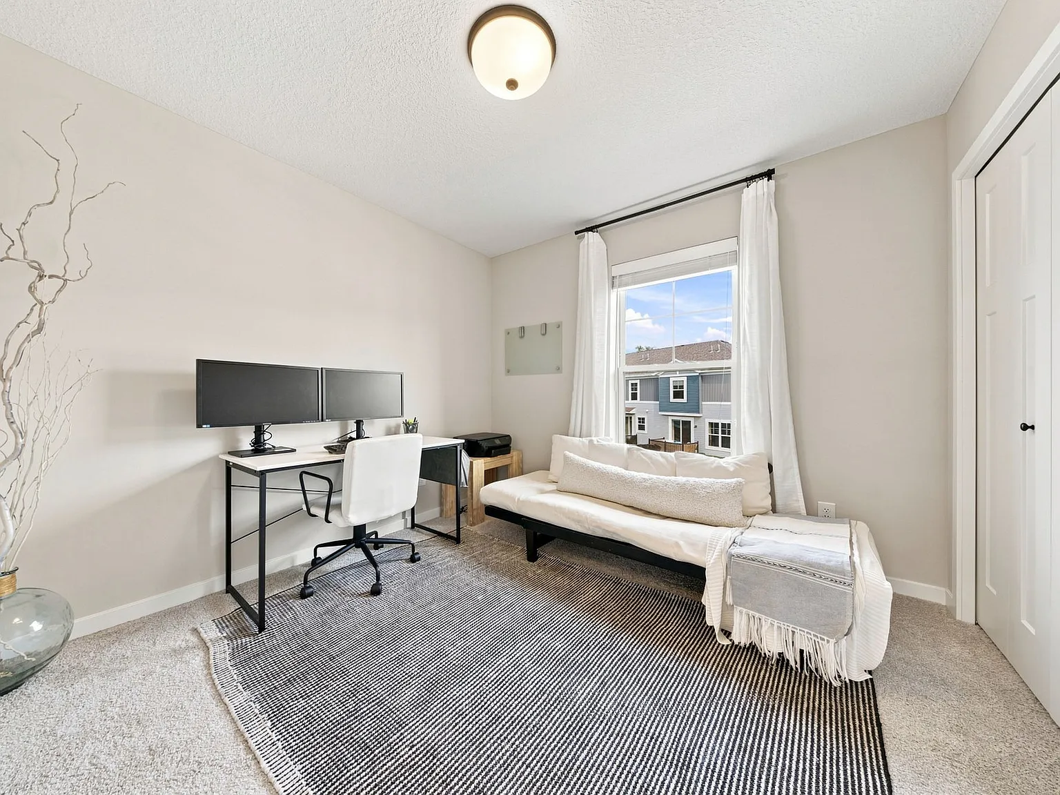 3 bed, 1931 sqft, $2,800 — Photo 4