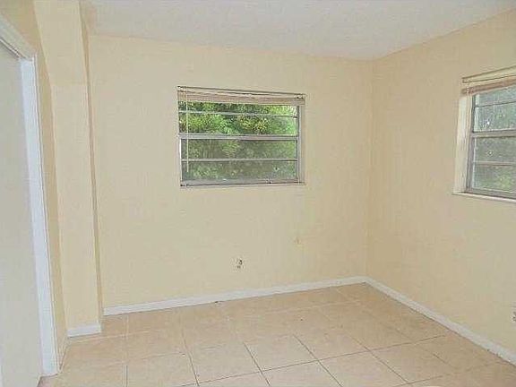 5th image of 205 NE 8th St