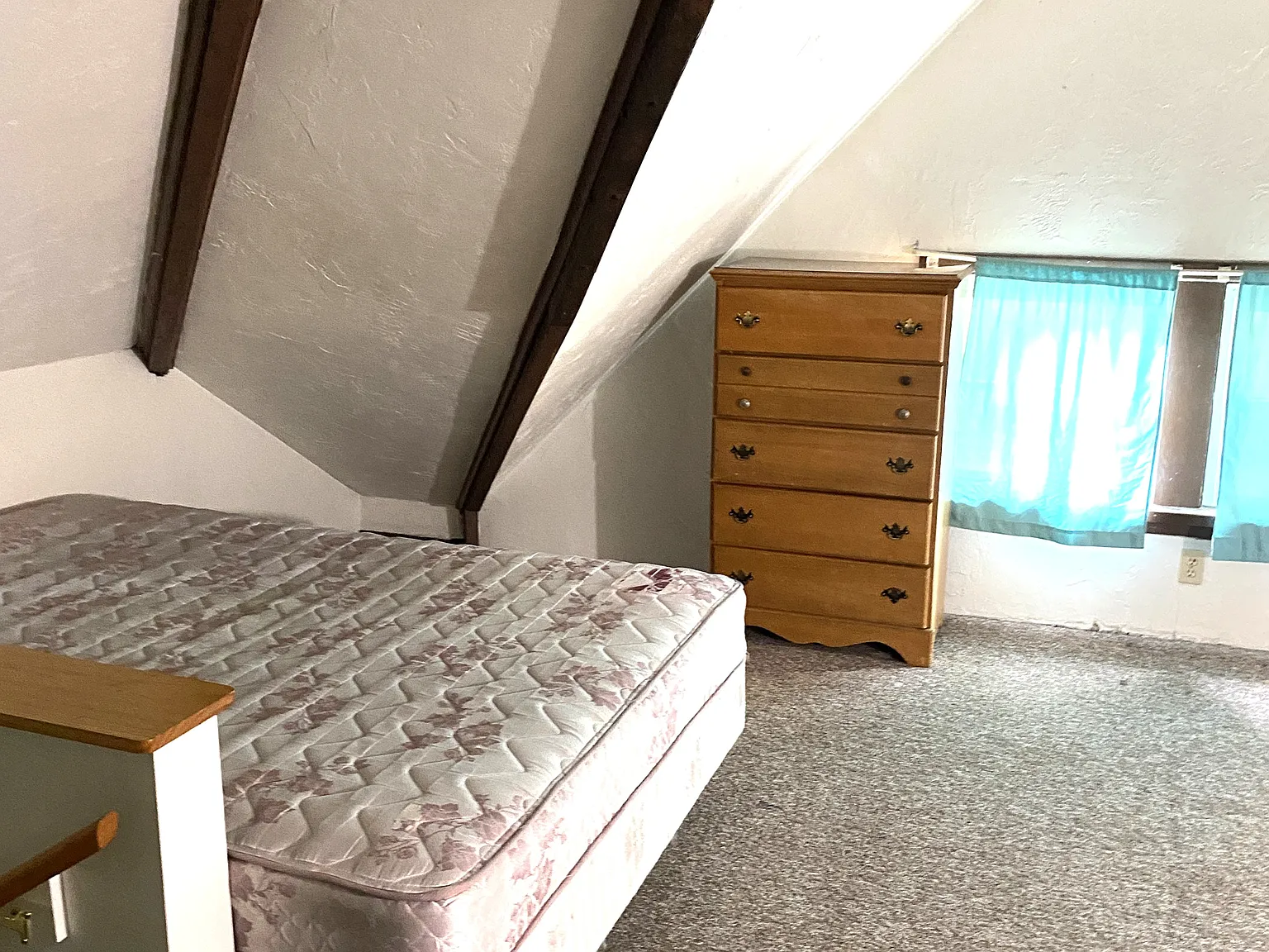 3 bed, 1000 sqft, $950 — Photo 3