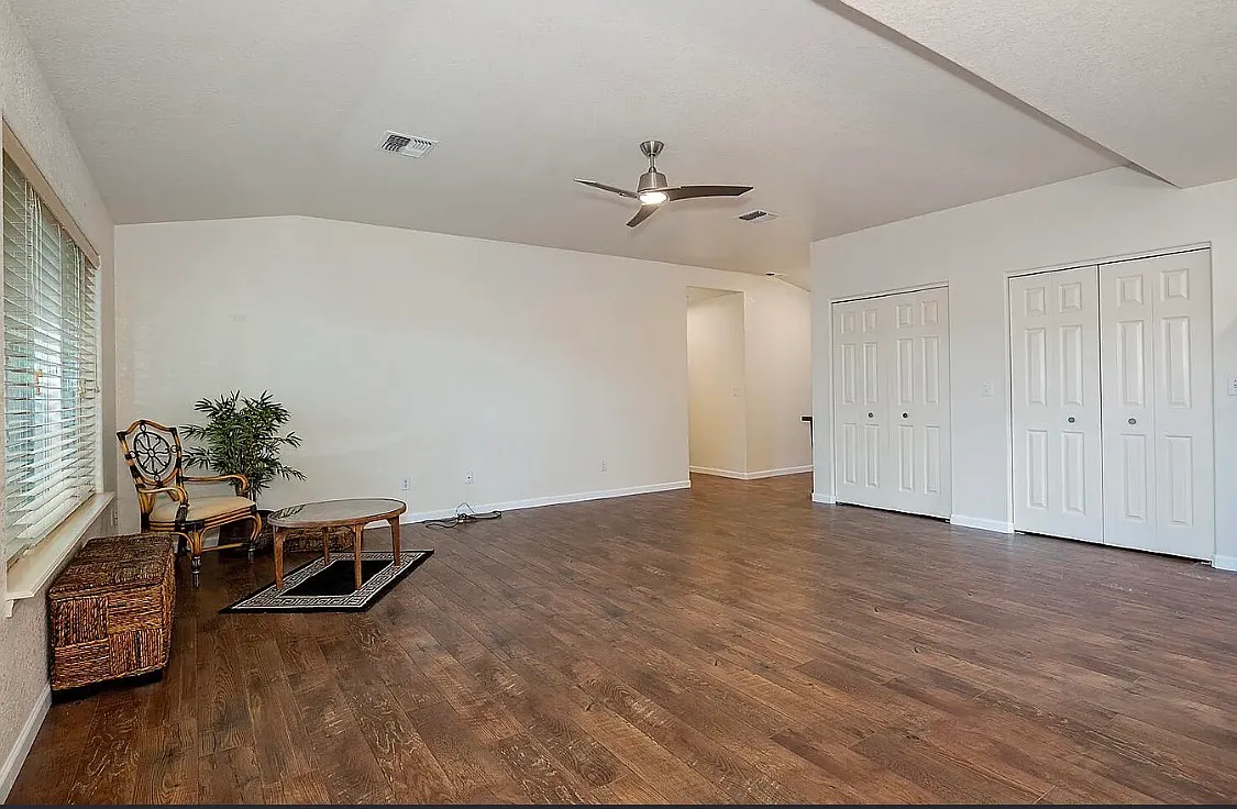 3 bed, 1350 sqft, $2,150 — Photo 2