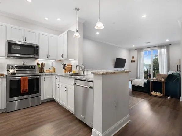 69 Foundry St #310, Wakefield, MA 01880