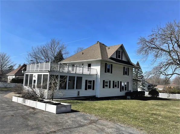 423 W Grant Hwy, Marengo, IL 60152