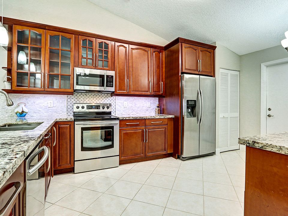 1st image of 7949 Lake Sands Dr