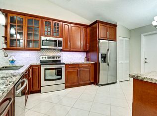 7949 Lake Sands Dr, Delray Beach, FL 33446