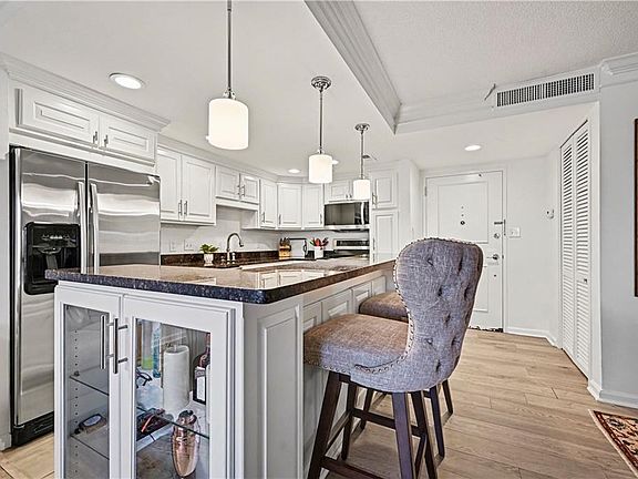 5th image of 4545 Wornall Rd APT 610