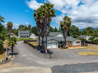 160 Gobalet Ln, Ukiah, CA 95482