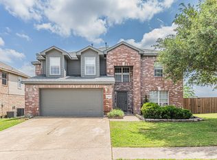 300 Creek Point Ln, Arlington, TX 76002