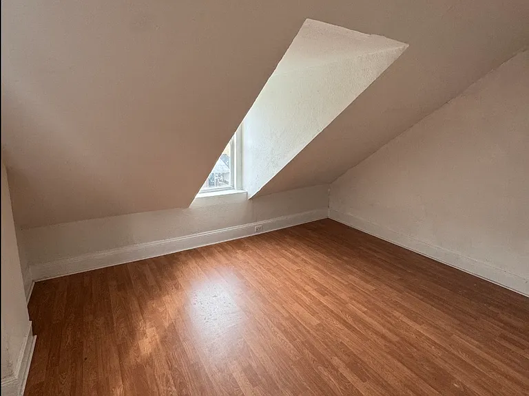 269 E Sharpnack St — Photo 9