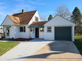 656 2nd St, Hartford, WI 53027