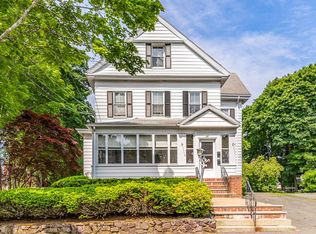 17 Pleasant St, Wakefield, MA 01880