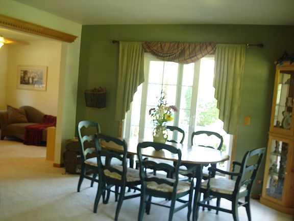 Dining Room 13'x11', Atrium Door