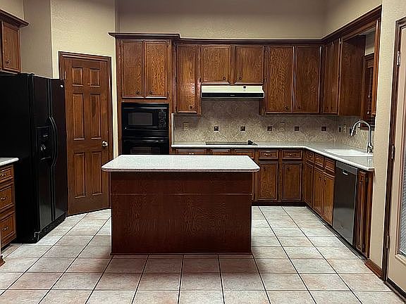 4th image of 6742 Gleneagles Dr