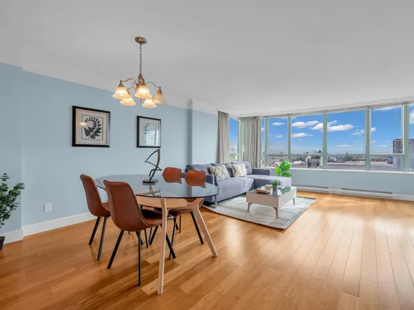 15038 101st Ave #1003, Surrey, BC V3R 0N2