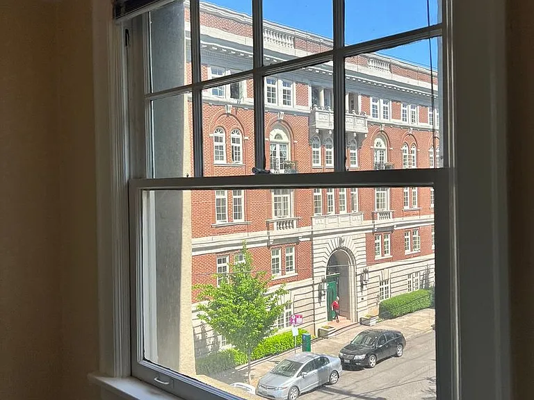 Flanders Apartments — Photo 30
