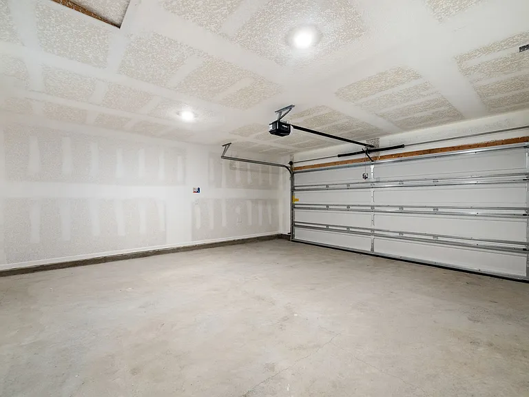 7337 Morningside Dr — Photo 32