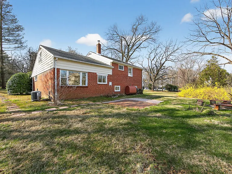 1567 Sugartown Rd — Photo 26
