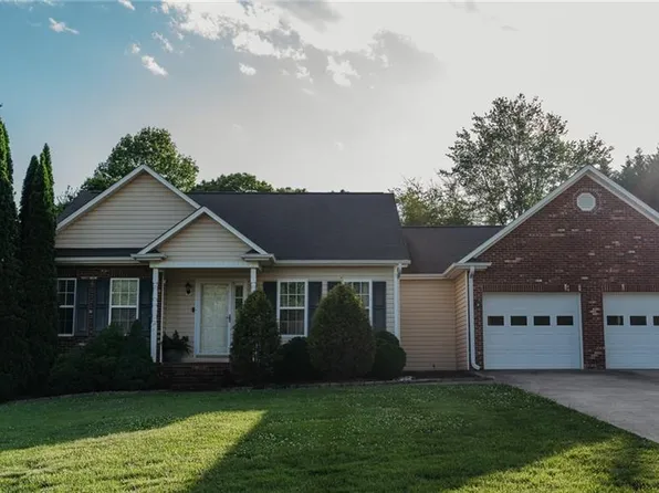 100 N Hills Dr, Mount Airy, NC 27030
