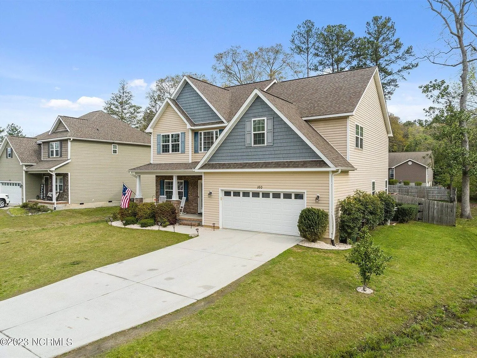4 bed, 2.5 bath, 2890 sqft, $2,400 — Photo 2