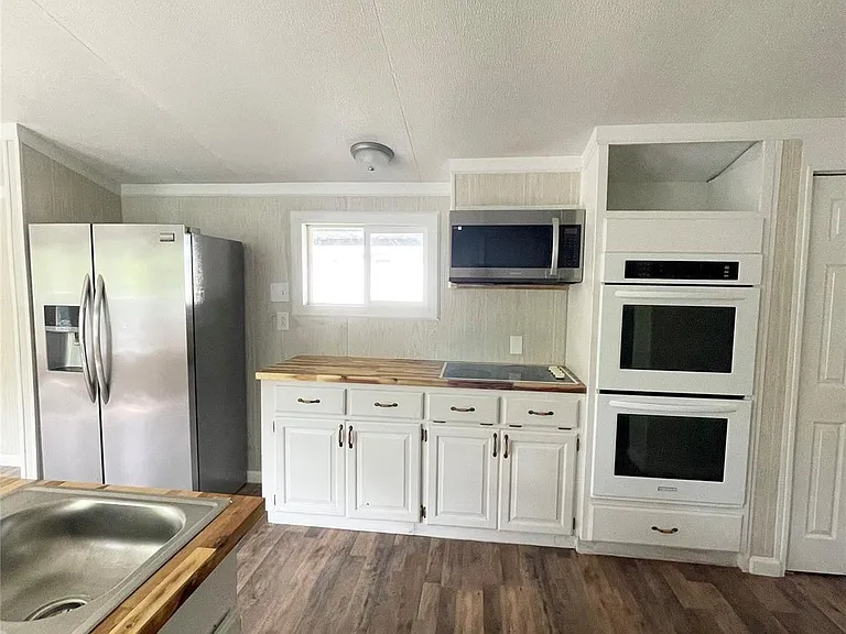 433 Capricorn Dr — Photo 14