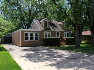 121 68th St, Darien, IL 60561