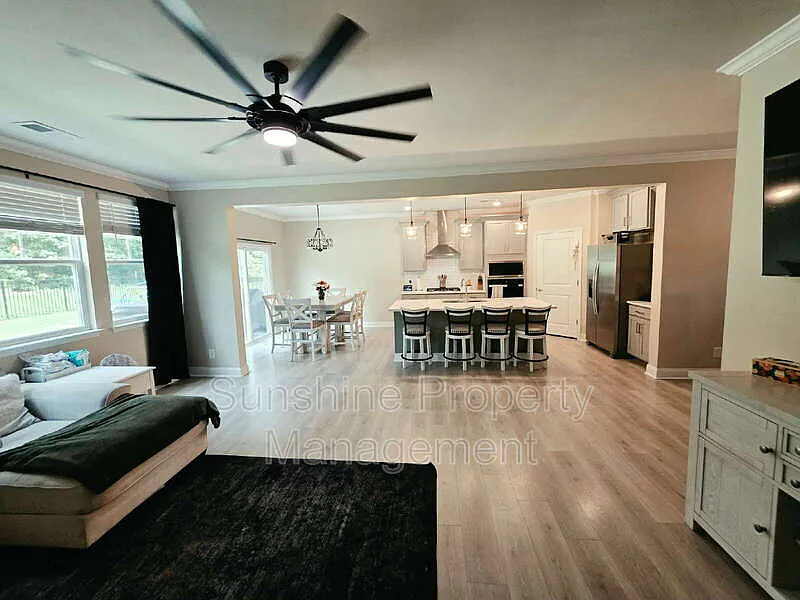 5 bed, 3.0 bath, 3000 sqft, $3,600 — Photo 4