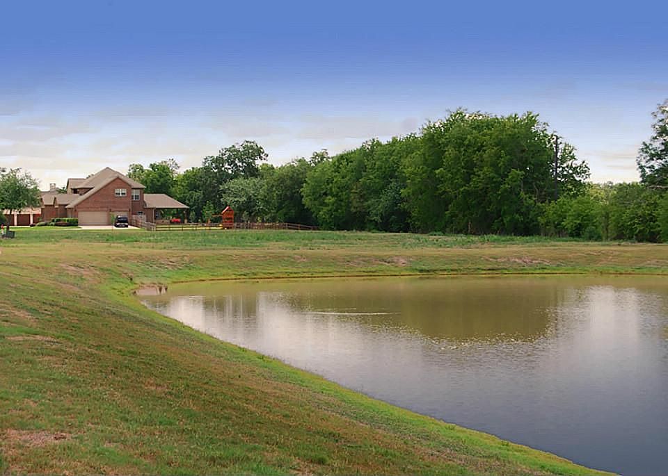 1.005 acre next to water
