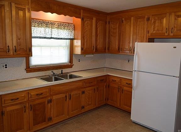 3rd image of 8194 Carter Ln