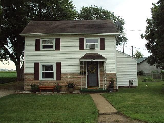 1st image of 204 E 2nd St