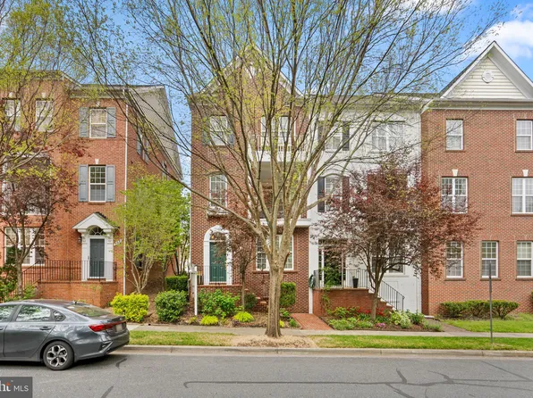 305 Garden View Sq, Rockville, MD 20850
