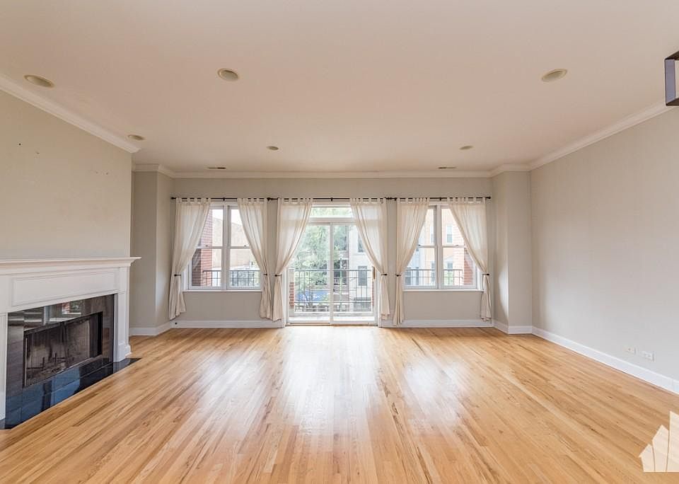 1st image of 3059 N Lincoln Ave #Abb