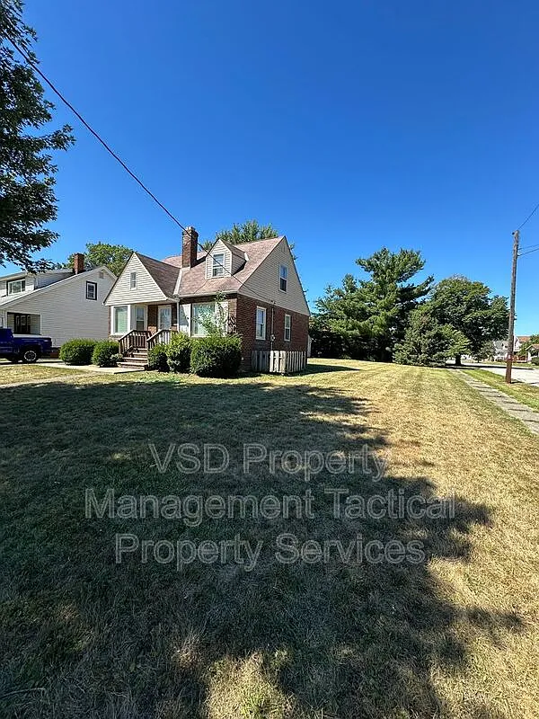 3 bed, 1.5 bath, 1152 sqft, $1,395 — Photo 2