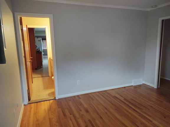 5th image of 3102 Elmhurst Ave