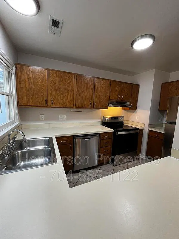 3 bed, 2.0 bath, $1,899 — Photo 3