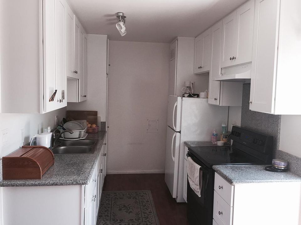 2nd image of 10721 Bloomfield St APT 4