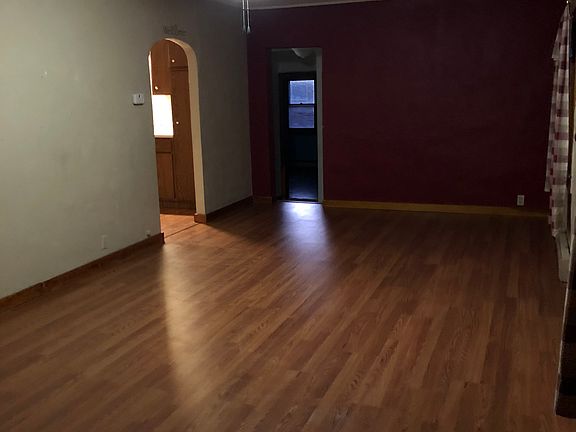 2nd image of 118 E Liberty Ct